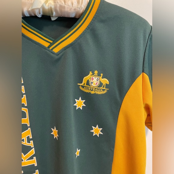 Australia green and yellow soccer jersey - Picture 2 of 5